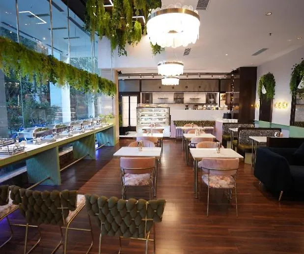 The Galgotias Hotel Gurugram Gurgaon 4*,